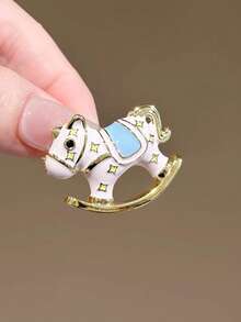 Nowa, śliczna, minimalistyczna i delikatna broszka z koniem, idealna na prezent dla przyjaciółek, par, na co dzień, na wakacje, festiwal muzyczny, imprezę, Walentynki dla kobiet - Kucyk - Zobacz 3