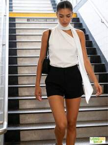 Made From Lightweight And Comfortable Linen, Perfect For The Brazilian Climate. The One-Shoulder Design With A Neck Tie Adds A Chic Touch Without Being Over The Top – Ideal For Combining Sophistication In The Office, And Also For Going Out With Friends After Work. It Easily Pairs With Trousers, Skirts Or Shorts, Making It A Versatile Piece That No Modern Woman's Wardrobe Should Be Without! - 白色 - 查看 3