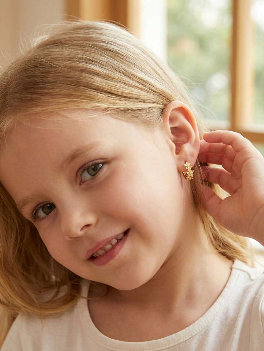 1 Pair Minimalist Stainless Steel 5-Petal Flower Earrings, Delicate & Sweet, Suitable For Daily Wear For Girls, Also Can Be A Street Party Or Birthday Gift, Charming - Gold - View 1