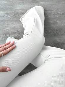 Conjunto de top de manga larga y pantalones acampanados de talle bajo, elástico, cómodo y ajustado para mujer, color blanco, para primavera - Blanco - Ver 5