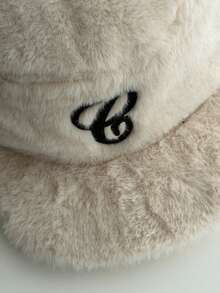 1pc Plush "E" Letter Embroidered Baseball Cap, Warm Fleece Flat Top Hat, Unisex Autumn/Winter - The Plush Flat Top Of the Letter "e" - View 7