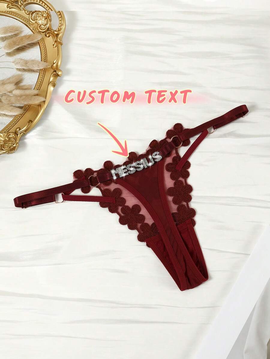 Quần lọt khe ren đính chữ pha lê cá nhân hóa, quần bikini nữ in tên theo yêu cầu, quần lót tam giác chữ T, món quà hoàn hảo cho bạn gái hoặc vợ, thích hợp cho Ngày Valentine, Giáng sinh, Halloween, Lễ Tạ ơn, Sinh nhật hoặc Kỷ niệm, đồ dùng du lịch, sự thanh lịch của ren.