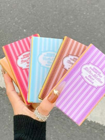 1/5瓶装（50毫升）巴西香氛喷雾，多达5种香型可选，适用于室内外空气清新。这款多层香氛喷雾持久留香，散发自然清新的迷人气息，融合优雅浆果、棉花糖、焦糖爆米花、香草、草莓蛋糕和巧克力香氛，适合约会、派对、聚会、节日、居家、酒店、办公室等场合使用，是馈赠亲友的理想之选。