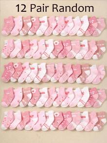 Bộ 24/12/5/1 đôi tất chống trượt ngẫu nhiên cho bé gái với họa tiết nơ và trái tim dệt jacquard. Những đôi tất đáng yêu này phù hợp cho bé gái mặc hàng ngày và các dịp dự tiệc, cũng có thể dùng làm tất đi sàn cho trẻ sơ sinh, và tất chống trượt màu hồng cho trẻ sơ sinh. - Nhiều màu - Xem 12