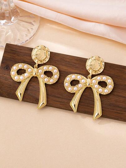 1 Pair Fashionable Metallic Bowknot Faux Pearl Pendant Earrings, Suitable For Teenage Girls For Daily And Festival Wear