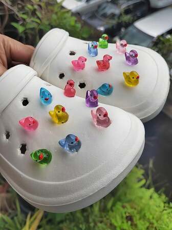 16件套夜光鸭形DIY鞋饰套装，适用于镂空木屐、沙滩凉鞋、人字拖