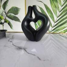 Jarrón minimalista y abstracto con forma de corazón hueco - Ornamento de aspecto cerámico elegante | Accesorio de decoración moderna perfecto para sala de estar y entrada (Opciones en negro/blanco) - Multicolor - Ver 2