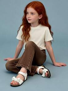 1双白色蝴蝶结装饰仿皮女童凉鞋，绑带+踝带防滑平底，甜美公主风夏季必备，网红热卖，好评如潮，时尚设计，柔软鞋底，不磨脚，理想的儿童凉鞋礼物 - 白色 - 查看 6