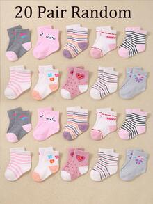 Zestaw skarpetek niemowlęcych żakardowych 20/10/5/1 z różowej serii, z uroczymi kwiatowymi wzorami. Skarpetki są nadrukowane we wzory takie jak kokardki, serduszka, kwiaty, paski i patchworkowe bloki kolorystyczne. Proste i swobodne, wygodne skarpetki średniej długości na każdą porę roku, skarpetki dla wcześniaków, a także skarpetki dla noworodków i małych dzieci. - Wielokolorowe - Zobacz 19