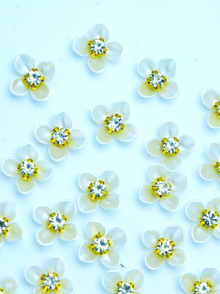 50pcs/Pack 16mm 4-Leaf Shiny Crystal Rhinestones, DIY Decorations For Clothing, Bags, Shoes - White - View 1