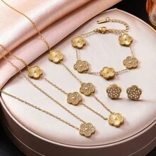 18K Gold Plated Stainless Steel 5-Petal Flower Jewelry Set, Designed For Women, Includes Necklace, Earrings And Bracelet Adorned With Diamonds, Luxurious And Fashionable Everyday Accessory - Multicolor - View 11