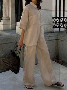 Look Polly 女士卡其色两件套，宽松版型，翻领半袖，袖口收紧，胸前口袋上衣搭配高腰飘逸长裤，轻盈透气，适合夏季休闲、通勤、度假、周末穿着，打造简约街头风，是衣橱必备的百搭单品。 - 卡其色 - 查看 10