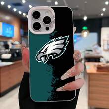 Funda de teléfono con espejo y estampado Eagle Pride. Funciona como espejo y es compatible con  17,  16 Pro Max,  15 Pro Max,  13 y  12. Fabricada en TPU resistente, ofrece una excelente protección contra golpes y caídas. Un regalo perfecto para familiares, amigos y deportistas, ideal para cumpleaños, fiestas o cualquier ocasión especial. - Plateado - Ver 2