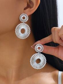 1 Pair Women's Unique Hollow Layered Geometric Circle Pendant Silver Earrings - Silver - View 1