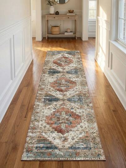 سجادة ذات نمط زهري بطراز عتيق، الألوان تشمل الأزرق والأحمر والبيج والكريمي - مناسبة للممر والصالة والغرفة والمطبخ، ويمكن أيضًا تقديمها كهدية لديكور الحمام