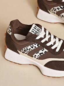 2026新款时尚厚底舒适软底休闲运动鞋，日常穿着增高多功能女式跑步鞋 - 豹紋 - 查看 7