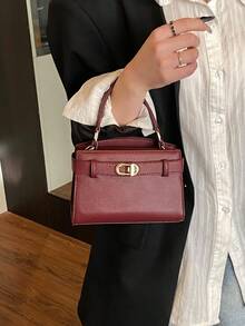 Túi xách nữ thời trang hiện đại họa tiết vải thiều; Túi đeo vai cao cấp với dây đeo kim loại trang trí, kiểu dáng hiện đại dành cho người đi làm thành thị, có thể điều chỉnh dây đeo, màu đỏ tía, thích hợp cho mua sắm. - Màu Đỏ Sâu - Xem 3