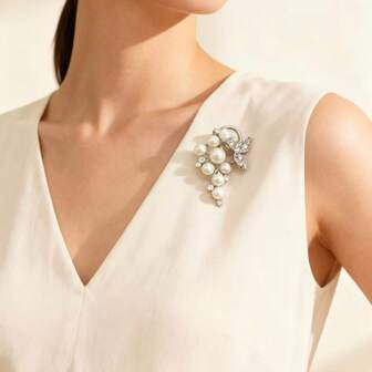 1 pezzo Spilla creativa, alla moda ed elegante a grappolo d'uva con strass e perle, accessorio versatile per abbigliamento, borse e uso quotidiano