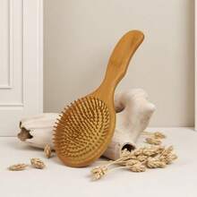 1支小号楠竹方形气垫梳，带手柄，男女通用，可轻松梳理打结的头发，天然竹制梳子，按摩头皮，促进头发生长，使头发柔顺，适用于自然卷发、直发、干发，男女老少皆宜，是理想的美发工具，也是送给女孩、返校季的理想礼物。这款梳子名为“梳子”，木质，是一款实用的美发工具。 - 杏色 - 查看 9