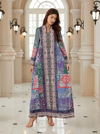 优雅女士V领长袖波西米亚印花连衣裙，采用柔软面料制成，展现充满活力的波西米亚风格