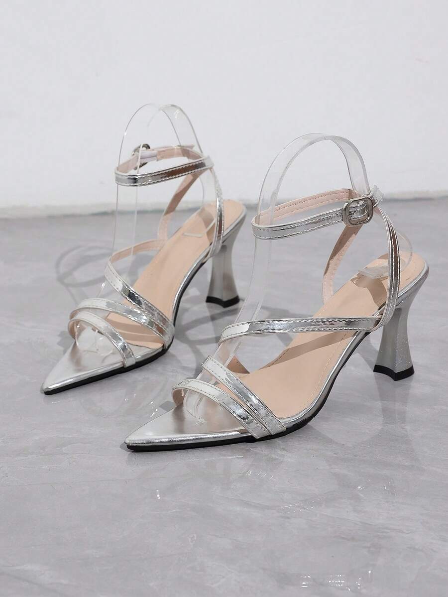 一双最新款银色漆皮交叉绑带尖头高跟凉鞋，适合青少年夏季穿着——舒适百搭，是日常出行、商场购物和派对活动的绝佳选择，时尚休闲又舒适。 - 銀色 - 查看 1