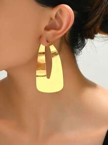 2 只超大时尚夸张性感闪电形哥特风耳环，适合丰满性感女性参加节日派对和日常佩戴。耳环尺寸大但不重。如果您介意，请谨慎选择后再下单。 - 金色 - 查看 2