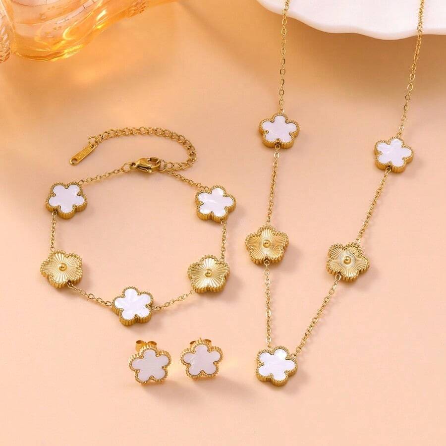 Bộ trang sức bằng thép không gỉ mạ vàng 18K, được thiết kế dành cho nữ, gồm dây chuyền, vòng tay và bông tai tráng men hình cỏ ba lá chất lượng cao, phù hợp cho nữ giới đeo hàng ngày, dự tiệc hoặc làm quà sinh nhật.
