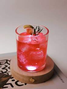 Nến hình ly rượu whisky và rượu trái cây khiến người ta muốn nhấp một ngụm chỉ bằng cách nhìn vào chúng. Nến, Nến thơm, Nến trang trí, Nến đậu nành, Quà tặng bạn thân, Quà tặng cho phụ nữ, Nến trang trí nhà cửa. - Một cỡ - Xem 2