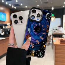 El mundo surrealista de : un sueño fantástico con diversas criaturas. Esta elegante funda rosa es compatible con los modelos  17, 16, 15, 14 Pro Max, 13, 12, 11, XR y XS Plus. Fabricada en silicona TPU, ofrece protección contra golpes y caídas, además de una sensación superior. Es un regalo ideal para familiares, amigos y seres queridos, y una opción perfecta para Año Nuevo. - Negro - Ver 3