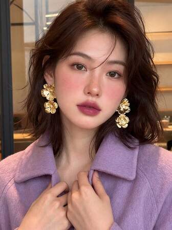 1 par de pendientes colgantes exagerados con flores metálicas brillantes, pendientes elegantes de fiesta vintage para mujeres