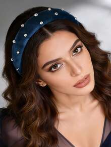 Această bentiță la modă, cu model înalt, este împodobită cu cristale strălucitoare. O bentiță elegantă și delicată, acest accesoriu de păr elegant și dulce, de culoare albastru marin, este potrivit pentru evenimente școlare, petreceri, dansuri și ținute de zi cu zi. ,Benghie de păr,Diademă,Accesorii pentru cap cu cercei.