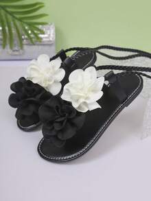 Sandalias planas con cordones y diseño floral, elegantes y de moda para uso casual en interiores o exteriores - Negro - Ver 15