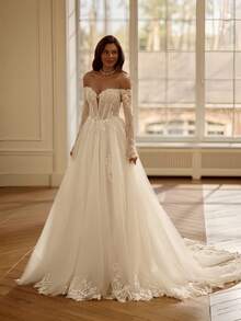 Romantic Off-The-Shoulder Deep V Lace Illusion Tulle A-Line Wedding Gown With Lace Train, Wedding Dresses For Bride, Elegant And Comfortable, Includes Plus Sizes, Bridal Gown, Formal Dresses For Women, Suitable For Wedding, Party, Vacation, Bride, Formal Occasions, Dinner Dress, Prom Dress, After-Party Dress, Homecoming Dress, Cocktail Party, Birthday Party, Celebration, Gala, Festival, Ceremony, White - trắng - Xem 1
