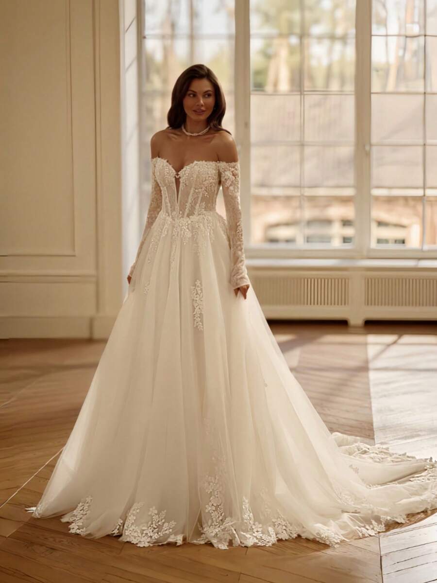 Romantic Off-The-Shoulder Deep V Lace Illusion Tulle A-Line Wedding Gown With Lace Train, Wedding Dresses For Bride, Elegant And Comfortable, Includes Plus Sizes, Bridal Gown, Formal Dresses For Women, Suitable For Wedding, Party, Vacation, Bride, Formal Occasions, Dinner Dress, Prom Dress, After-Party Dress, Homecoming Dress, Cocktail Party, Birthday Party, Celebration, Gala, Festival, Ceremony, White - trắng - Xem 1