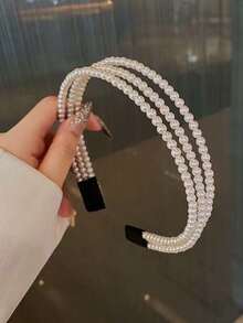 1 chiếc băng đô cài tóc nữ sang trọng, cổ điển, đính ngọc trai giả, phù hợp cho sử dụng hàng ngày, dự tiệc, sự kiện. Có thể dùng làm phụ kiện tóc, băng đô, dây buộc tóc, băng đô cài tóc, phụ kiện làm đẹp tóc tại nhà. - trắng - Xem 1