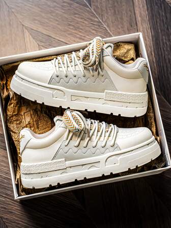 Zapatos planos casuales con suela gruesa para hombres, zapatillas deportivas versátiles de alta gama con cordones de dos colores