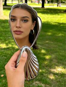 心形手持化妆镜，迷你便携折叠双面化妆镜，防碎旅行镜，可爱心形设计，方便随身携带，随时补妆，约会妆容准备，旅行必备，舞会妆容，适合年轻女性、学生、闺蜜、化妆新手，也是情人节、圣诞节、生日、赠品、旅行、平价好物等场合的绝佳礼物。 - 銀色 - 查看 7