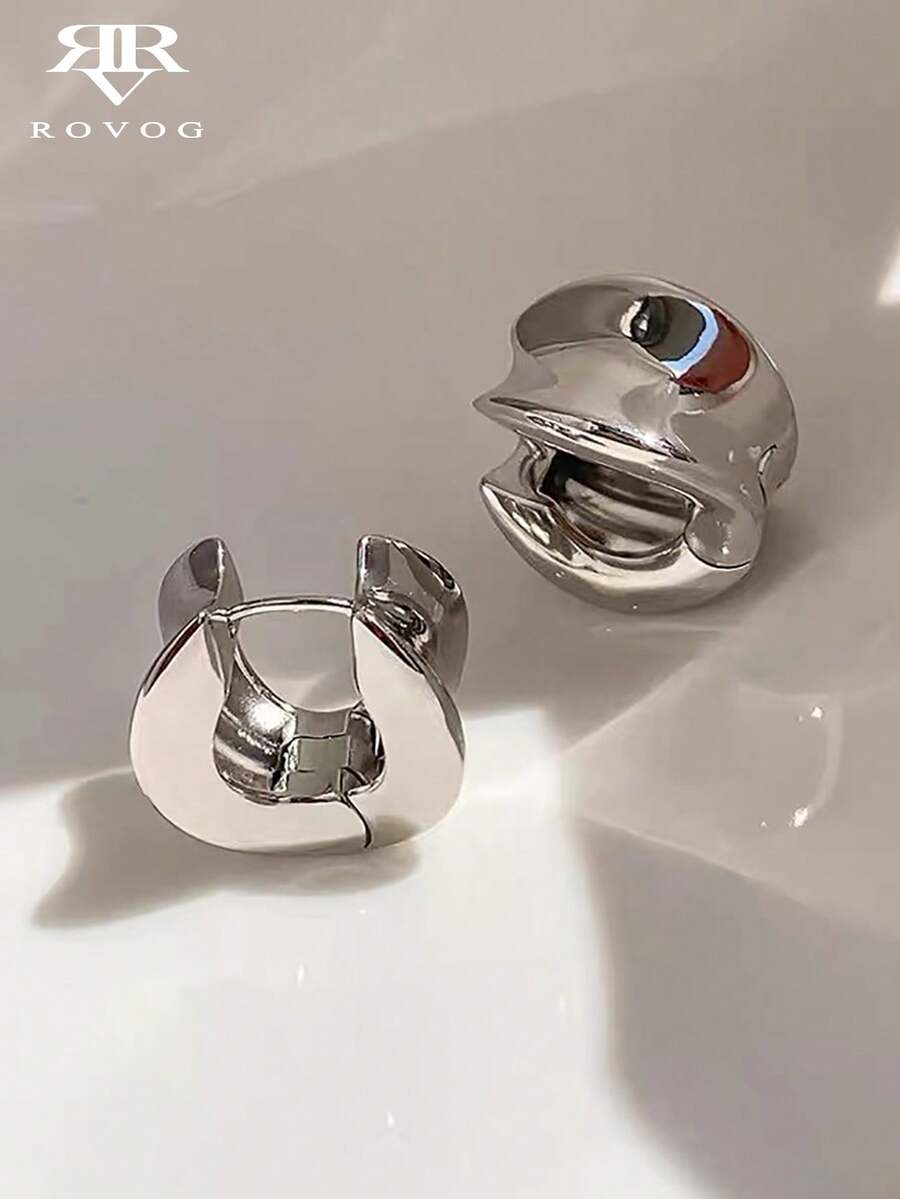 一对简约优雅别致的奢华几何金属圈形耳环，适合日常、通勤、度假等各种场合佩戴，时尚铜质耳环，女士之选。