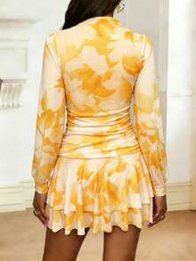 春季新款优雅休闲情人节黄白渐变印花网纱连衣裙：高领泡泡袖+褶皱腰身+层叠迷你裙摆，荷叶边下摆，适合夜间约会、聚会、派对、情人节及其他外出场合。