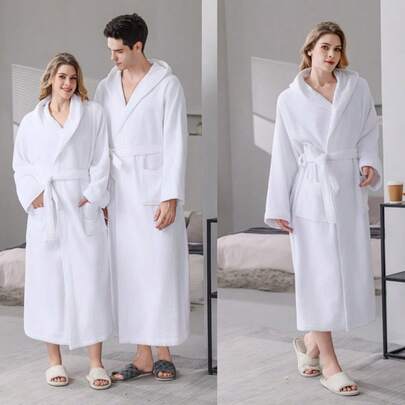 Áo choàng tắm đôi màu trơn unisex, có kiểu mũ trùm đầu và kiểu cổ ve áo, nhiều màu sắc để lựa chọn. Có thể dùng như khăn tắm, áo choàng tắm, đồ mặc nhà hoặc đồ ngủ. Được làm từ vải lông cừu san hô mềm mại, thoải mái và nhanh khô, thích hợp cho gia đình, khách sạn, phòng tắm, tiệc tùng, hồ bơi, dã ngoại và các dịp khác. Phù hợp cho mọi mùa, cũng là một vật trang trí phòng tắm tuyệt vời, quà tặng hoặc vật phẩm trưng bày ý nghĩa.