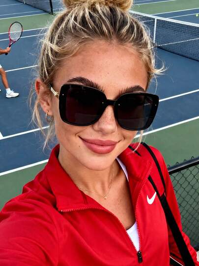 一副方形水钻装饰太阳镜，适合夏季配饰、度假、电子音乐节、街头风、运动风、钓鱼、旅行、家庭出游、徒步旅行、高尔夫、节日装扮、驾驶、户外活动、优雅着装、海滩、派对、度假氛围、运动、街头风配饰