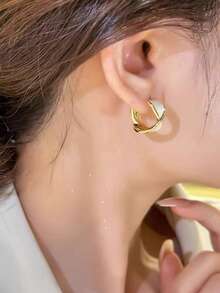 1 Pair Minimalist Elegant French Style Delicate Geometric White Enamel Hoop Earrings, Unique High-End Design For Women