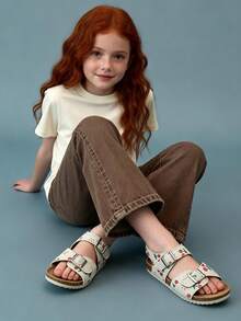 1 Pair Girls' Light Gray & White Cherry Print Faux Suede Soft Cork Sandals With Double Buckles + Ankle Strap, Non-Slip Flat Sole, Fresh & Sweet Style, Popular Design, Comfortable Soft Bottom, Ideal Children's Sandals For Summer, Holiday Gift - Xám - Xem 4