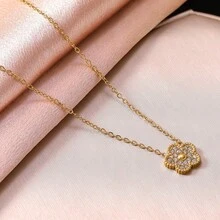 18K Gold Plated Stainless Steel 5-Petal Flower Jewelry Set, Designed For Women, Includes Necklace, Earrings And Bracelet Adorned With Diamonds, Luxurious And Fashionable Everyday Accessory - Multicolor - View 8