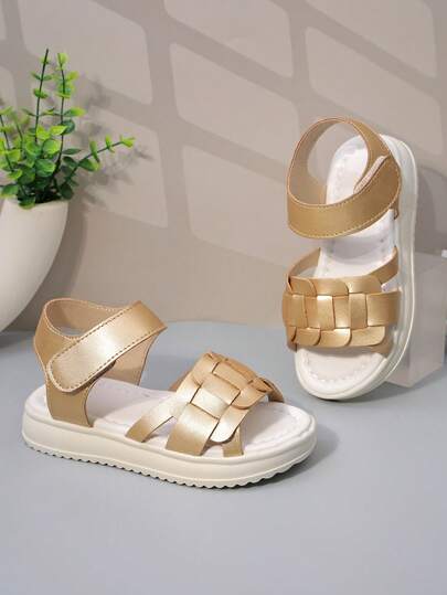 1 Pair Of Girls' Shoes With Gold Woven Straps And Thick Soled Sandals, Featuring Woven Decorations On The Upper And A Low Cut Design With Exposed Toes. The Thick Soled Shoes Are Soft And Stylish, Suitable For Holiday Family Outings And Formal Occasions