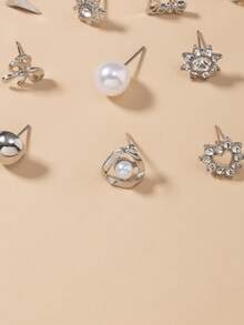 30 Paar sortierte minimalistische Schmetterling-, Blumen-, Herz-, Buchstaben-Ohrstecker Set, modischer Alltagsschmuck, geeignet für Urlaub, Lässig, Geschenk - Silber - Übersicht 4