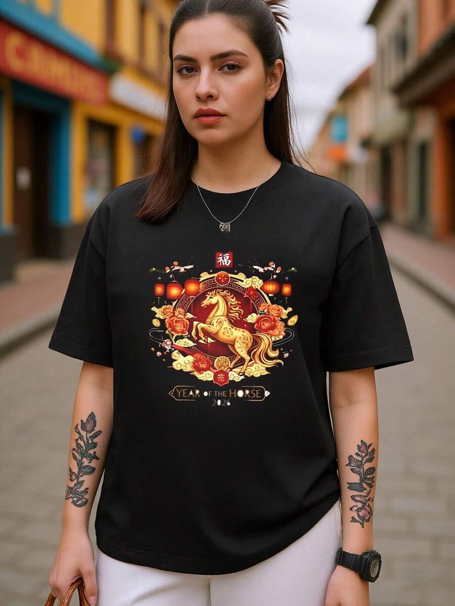 Playeras de Mujer 2026 Mundialéxico | Camiseta Algodón Estampado Zayu (Mascota Copa) + Rojas y Doradas | Manga Corta Casual Camiseta de Manga Corta Transpirable Mujer | Estampado Flores Mexicanas + Caballo Dorado 2026 | Playeras Casual Moda Juvenil - Negro - Ver 1