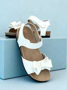 1双白色蝴蝶结装饰仿皮女童凉鞋，绑带+踝带防滑平底，甜美公主风夏季必备，网红热卖，好评如潮，时尚设计，柔软鞋底，不磨脚，理想的儿童凉鞋礼物 - 白色 - 查看 3