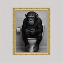 【2D平面】一张幽默海报，描绘了一只猴子在浴室里的滑稽场景——这是一款现代装饰品，展现了一只黑猩猩坐在马桶上玩智能手机的画面。这是一张可下载的印刷品，适合家居、办公室或咖啡馆等场所。它是一件轻松有趣的墙面艺术品。 - 彩色 - 查看 3