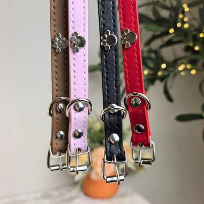 1pc Pet Collar/Necklace, Decorated With Dog Paw Prints And Metal Accents. Made Of PU Material, Suitable For Daily Wear, Holiday Gifts, And Photo Memories. Practical And Fashionable, An Ideal Choice For Outings. Adjustable Length To Fit Various Breeds And Sizes Of Cats And Dogs. A Perfect Valentine's Day Gift For Your Beloved Pet. Wish You And Your Pet A Lifetime Of Companionship.